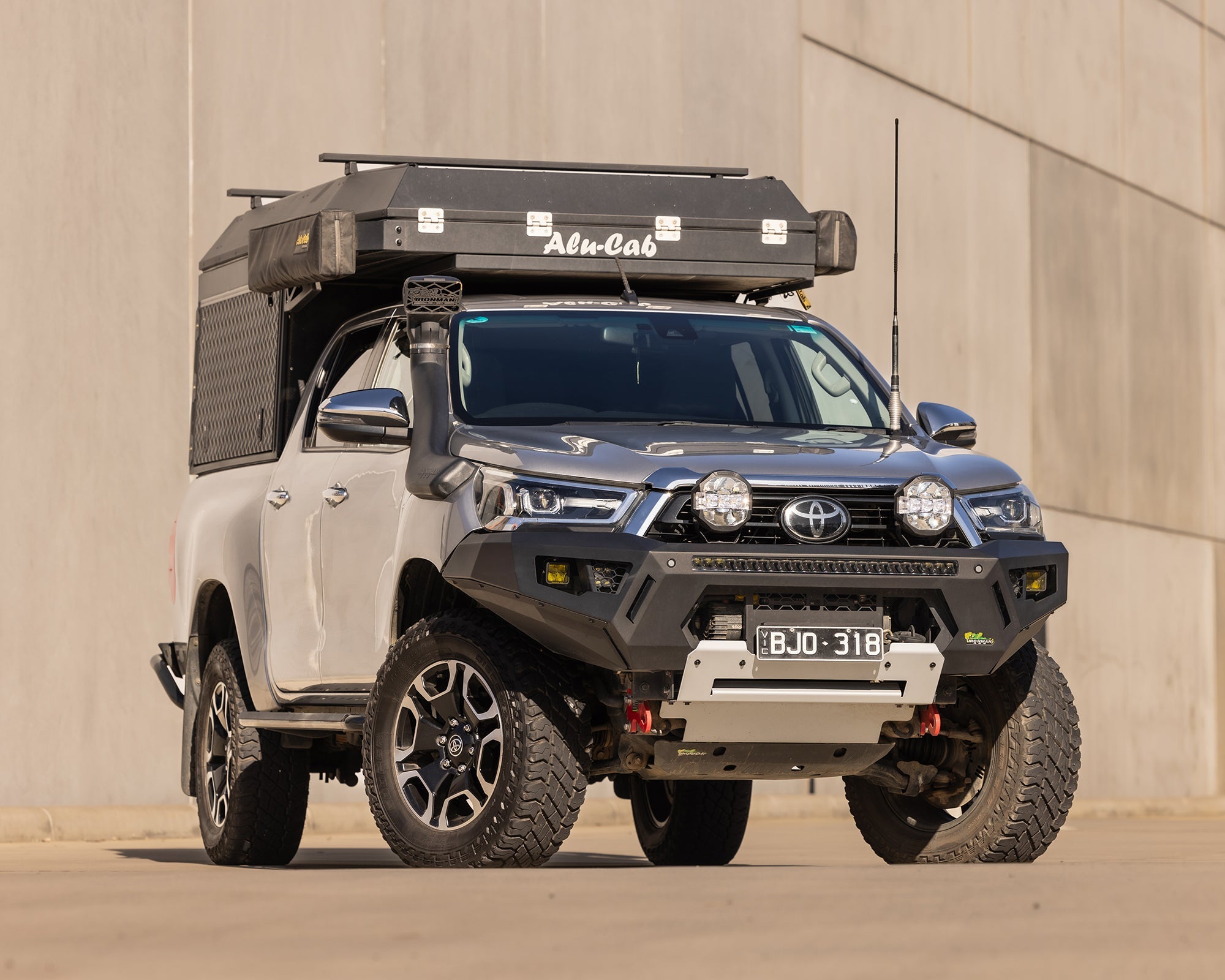BBR076-toyota-hilux-sr-sr5-raid-bull-bar-1_065d0b66-1be3-44b4-8da6-5f94cc8d44e5