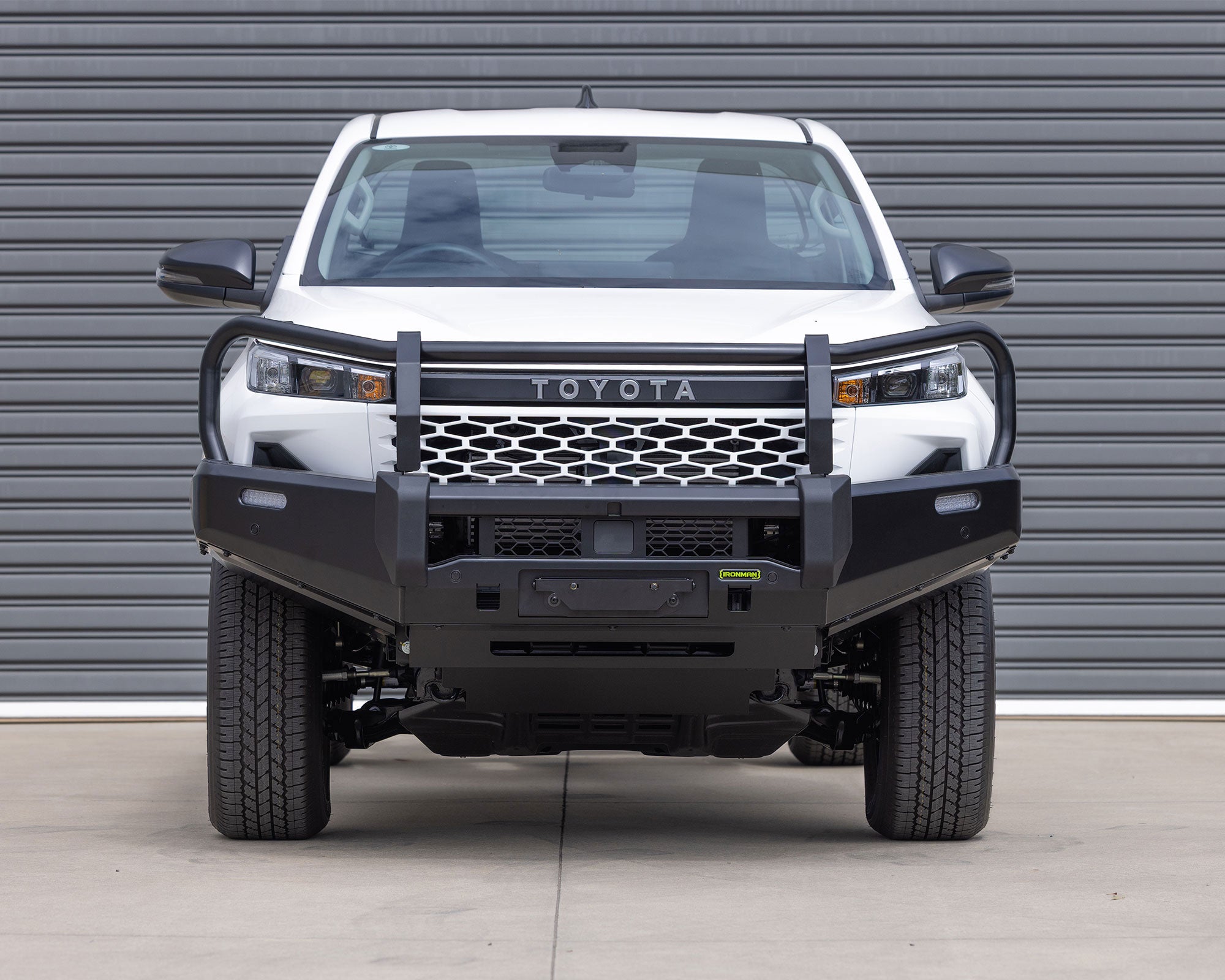 HiLux-Commercial-Bull-Bar-2